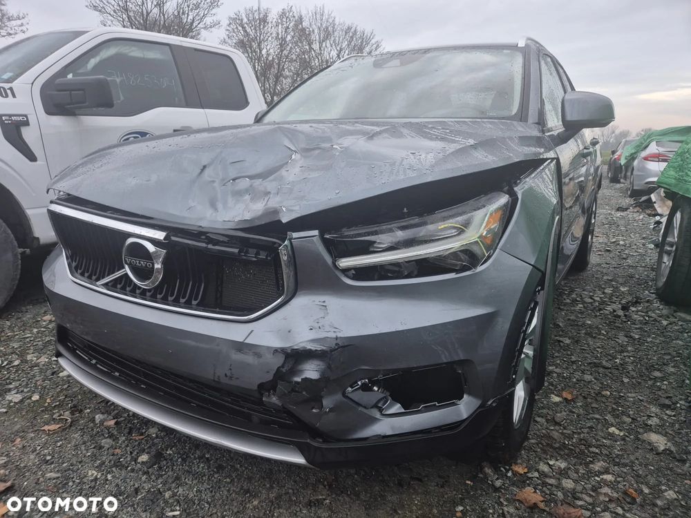 Volvo XC 40 T5 AWD Geartronic Momentum - 4