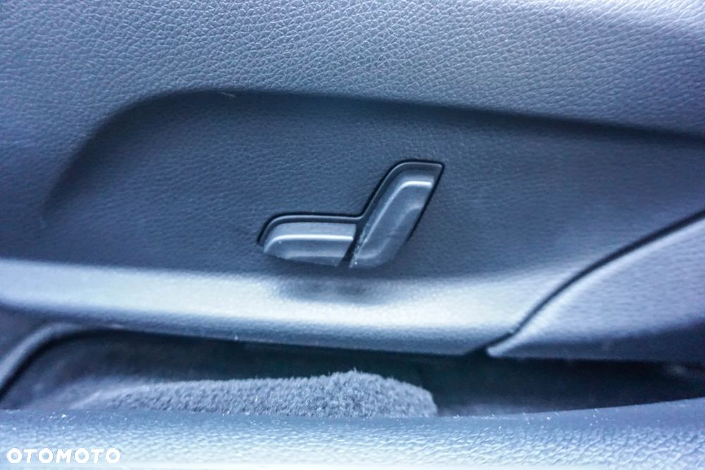 Mercedes-Benz Klasa C 180 (BlueTEC) d 7G-TRONIC AMG Line - 29