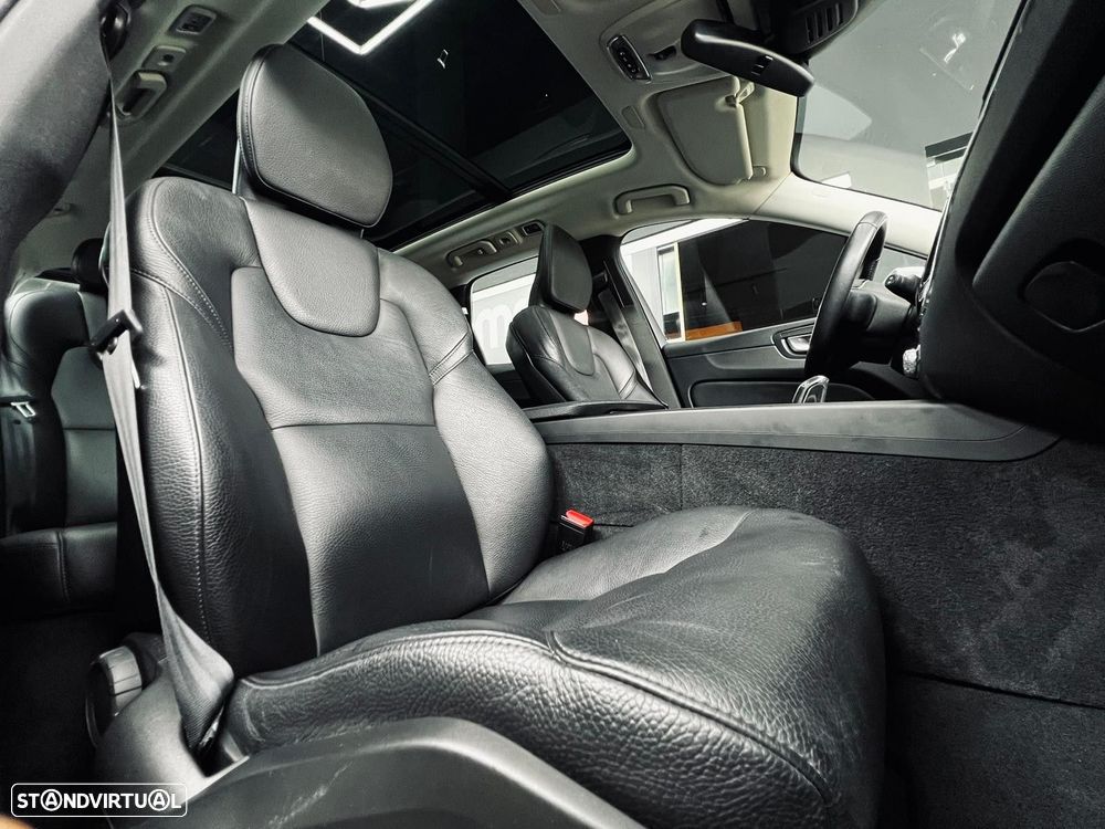 Volvo XC 60 2.0 T8 PHEV Momentum Plus AWD - 38