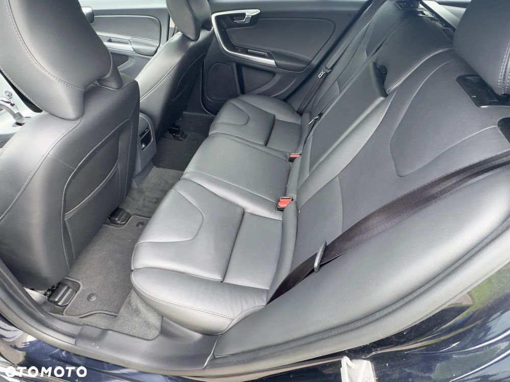 Volvo V60 D4 AWD Drive-E Dynamic Edition (Momentum) - 26