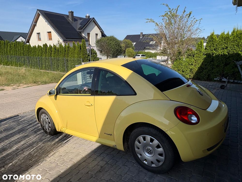 Volkswagen New Beetle - 4