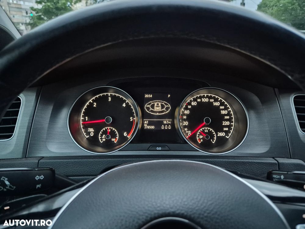Volkswagen Golf - 8