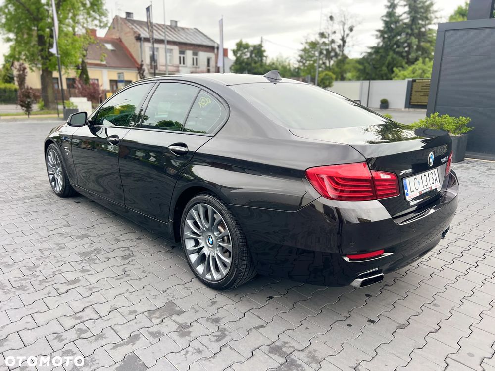 BMW Seria 5 550i xDrive Sport-Aut Luxury Line - 7