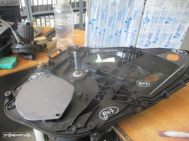 Elevador Manual 8A61A045H22AG FORD FIESTA 6 2009 1.4TDCI   5P  PRETO TD FORD FIESTA 4 FASE 1 2009 1.4TDCI 70CV 5P PRETO TD - 1