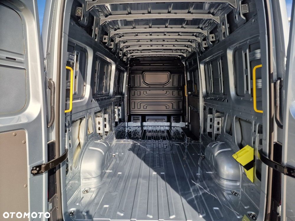 Volkswagen Crafter - 11