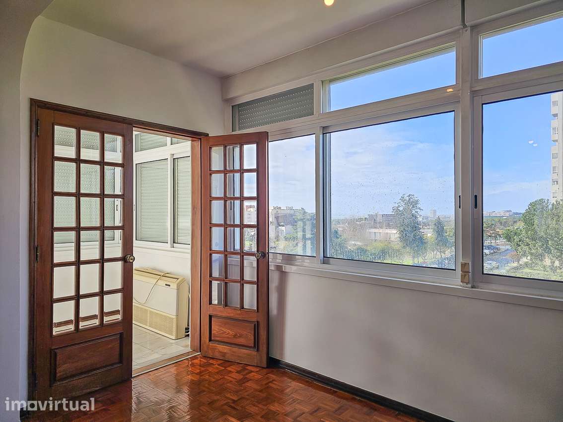 Apartamento T3 no Restelo: Luminosidade e Localização Premium para a S - Grande imagem: 5/21