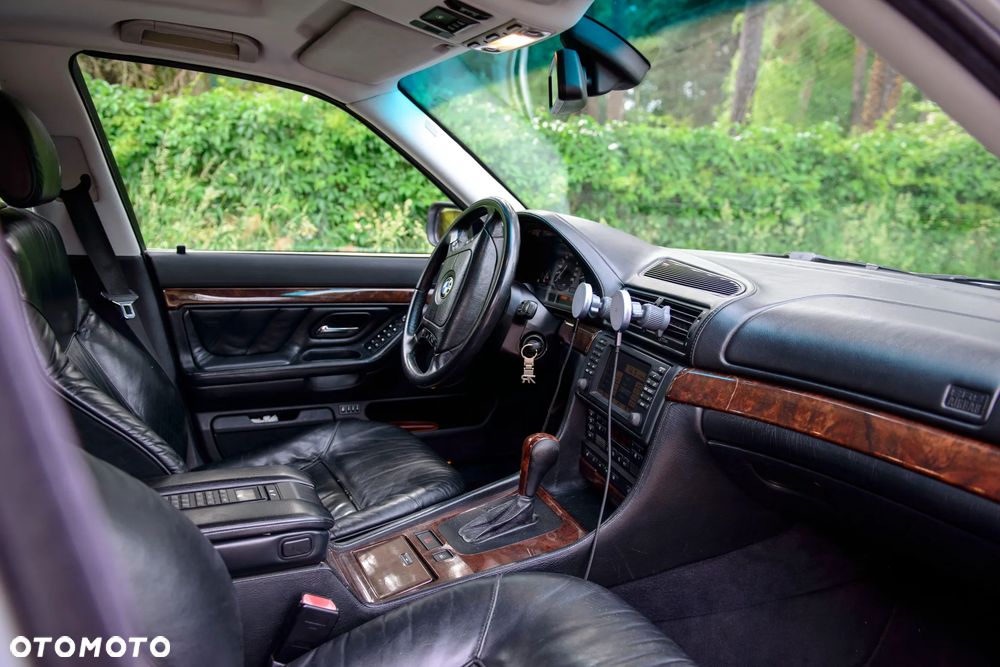 BMW Seria 7 740i - 17