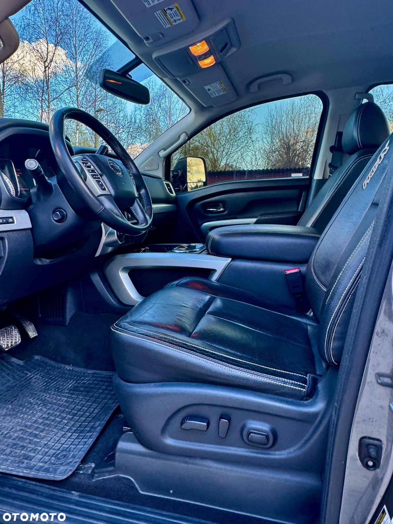 Nissan Titan - 25