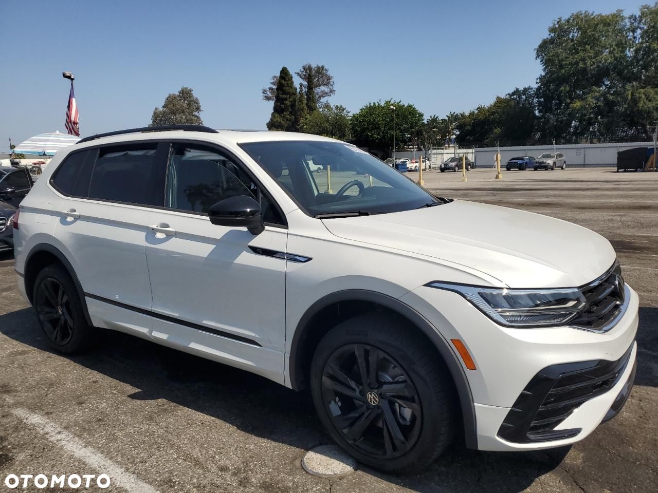 Volkswagen Tiguan - 1