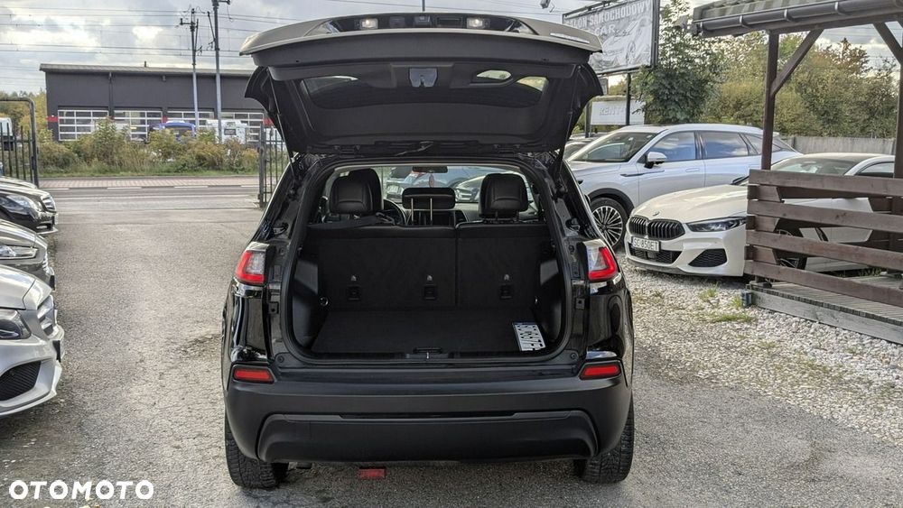 Jeep Cherokee - 33