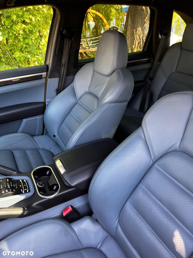 Porsche Cayenne Turbo - 11