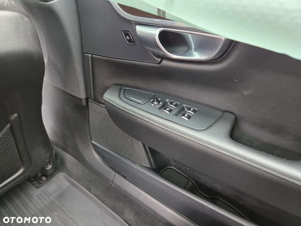 Volvo S90 T5 Momentum - 25