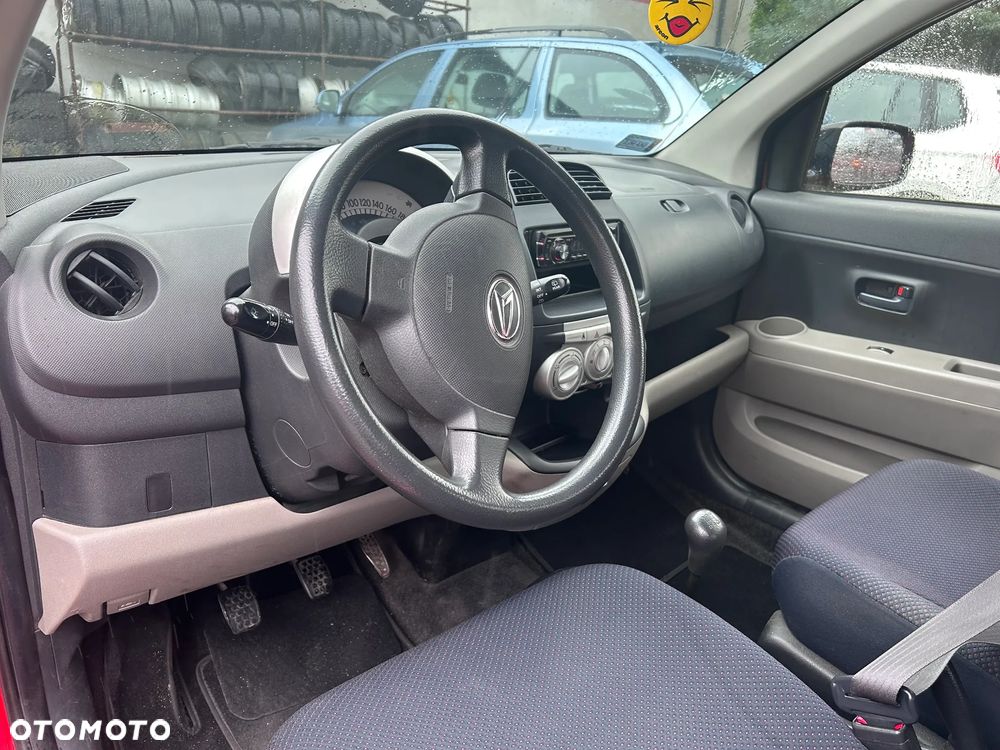 Daihatsu Sirion 1.0 - 9