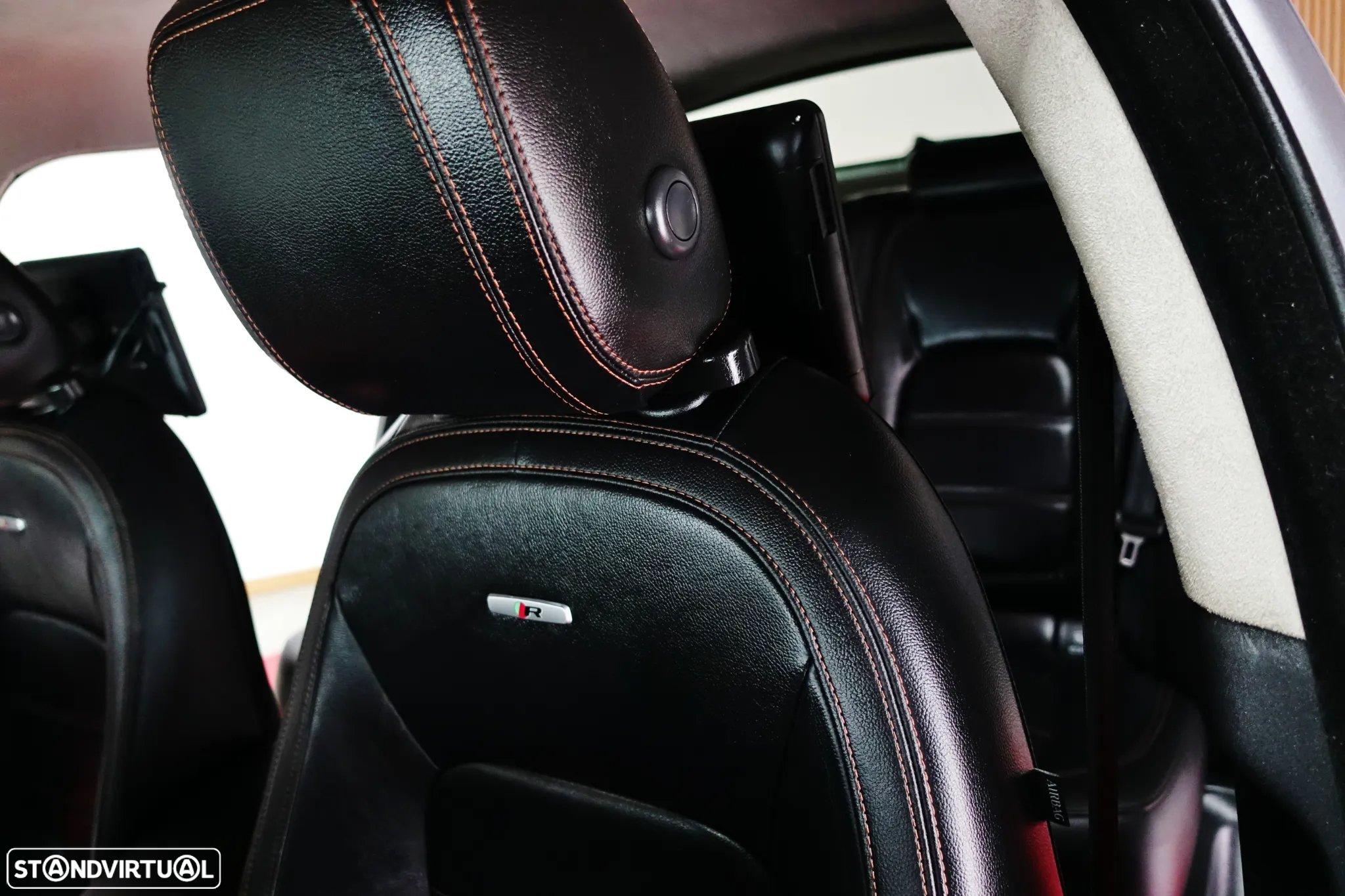 Jaguar F-Pace 2.0 i4D R-Sport Aut. - 44