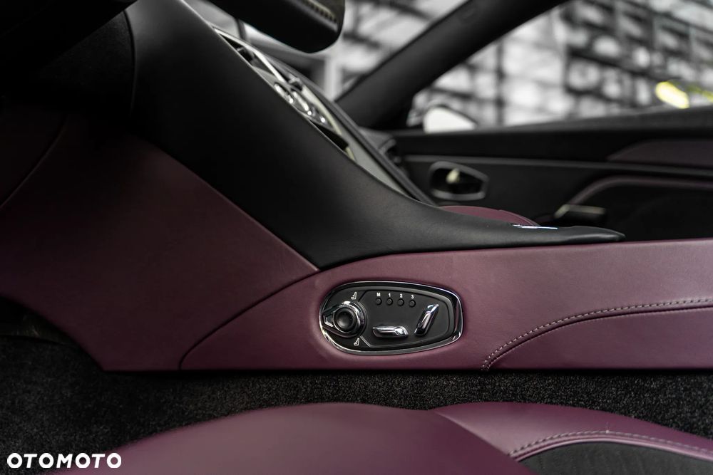 Aston Martin DBS - 27