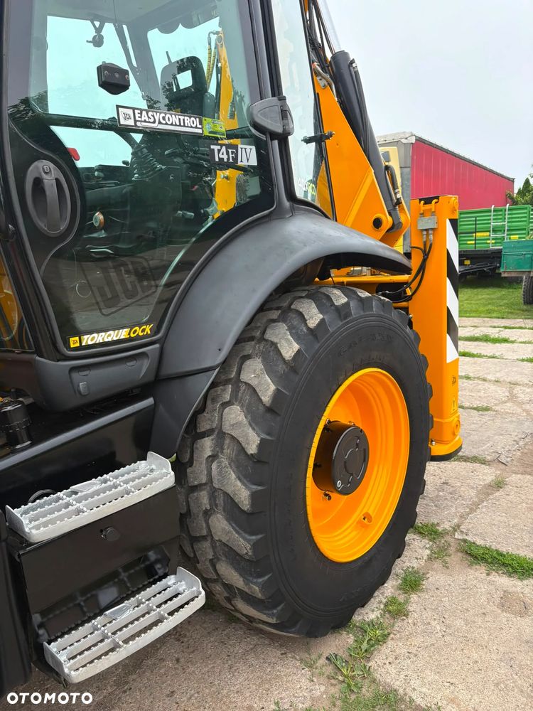 JCB 4CX - 28