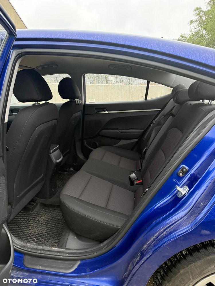 Hyundai Elantra 1.6 Comfort - 16
