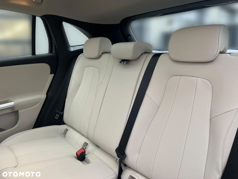 Mercedes-Benz GLA - 20