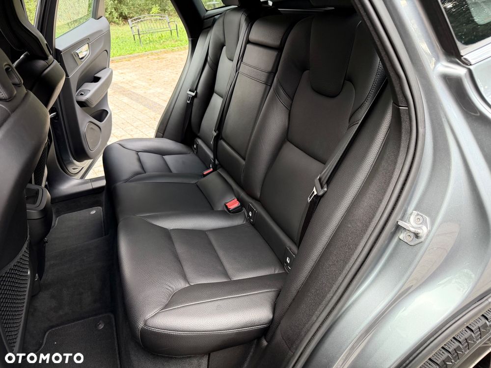 Volvo XC 60 D4 Momentum - 29