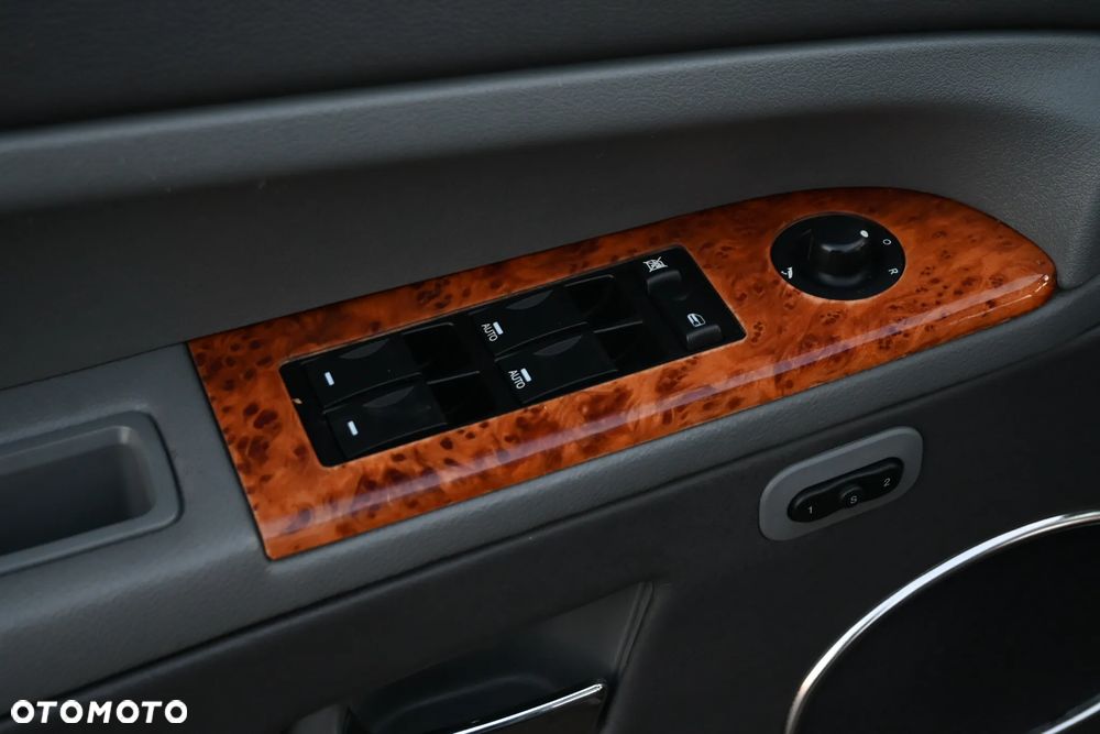 Jeep Grand Cherokee 5.7 V8 HEMI Automatik Overland - 35