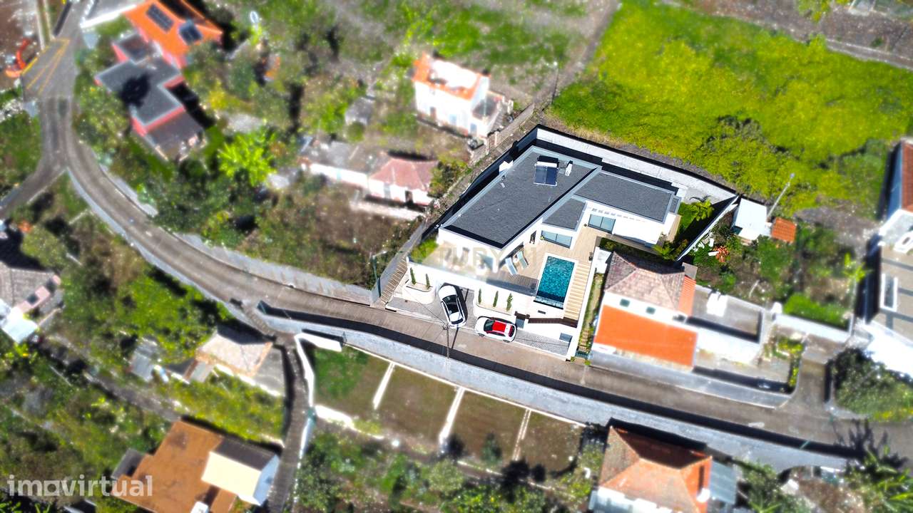 LUXURY PROPERTIE -  Moradia Contemporânea T3 – Arco da Calheta | Prime - Grande imagem: 2/42