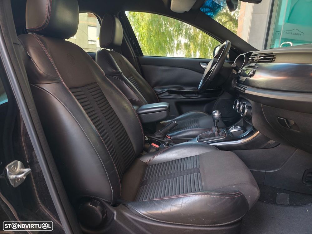 Alfa Romeo Giulietta 2.0 JTDM Distinctive - 23