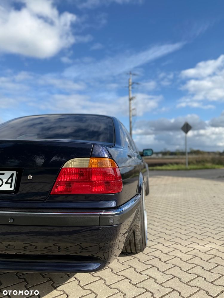 BMW Seria 7 740i - 5