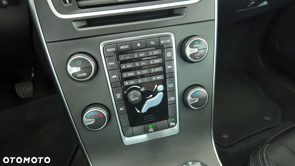 Volvo V60 D2 Drive-E Momentum - 22