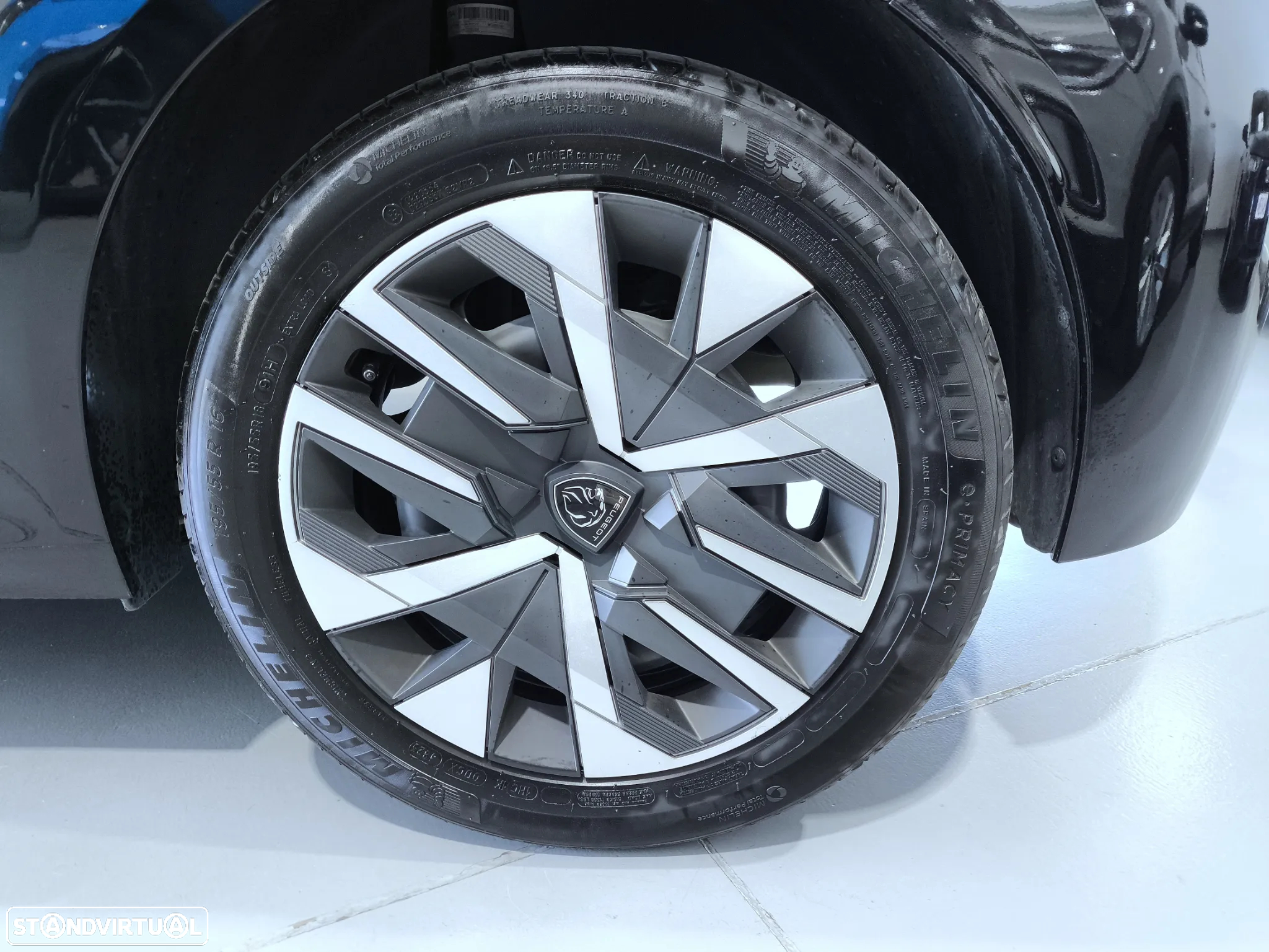 Peugeot 208 1.2 PureTech Active Pack - 29