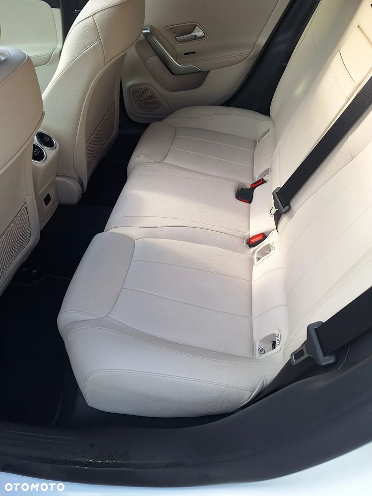 Mercedes-Benz CLA 250 Progressive 7G-DCT - 8