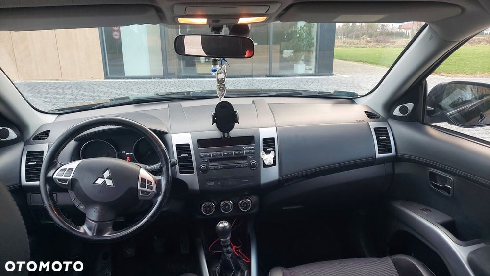 Mitsubishi Outlander 2.0 DID Intense + - 8