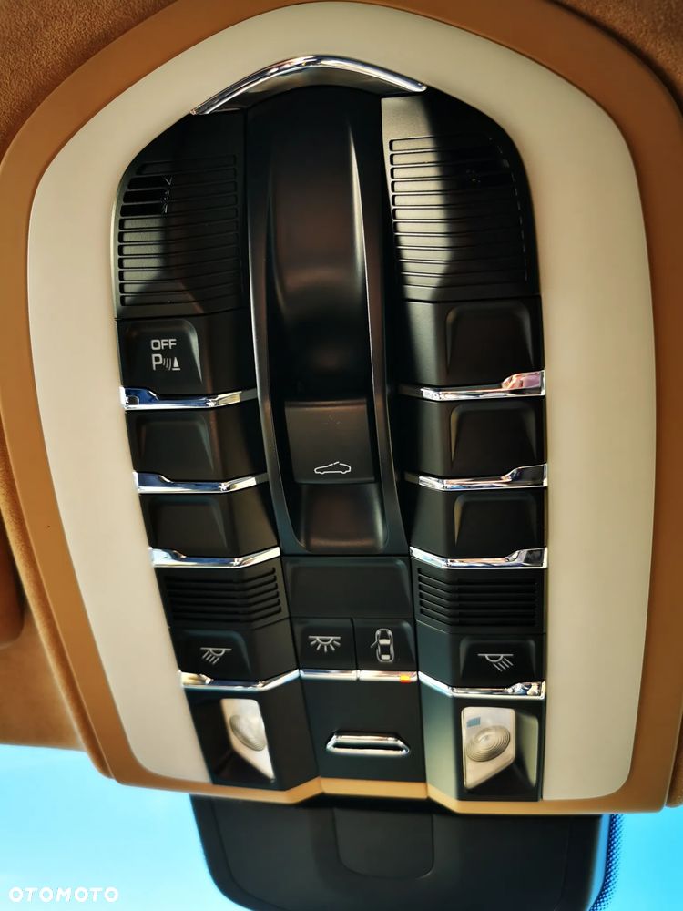 Porsche Panamera Turbo PDK - 27