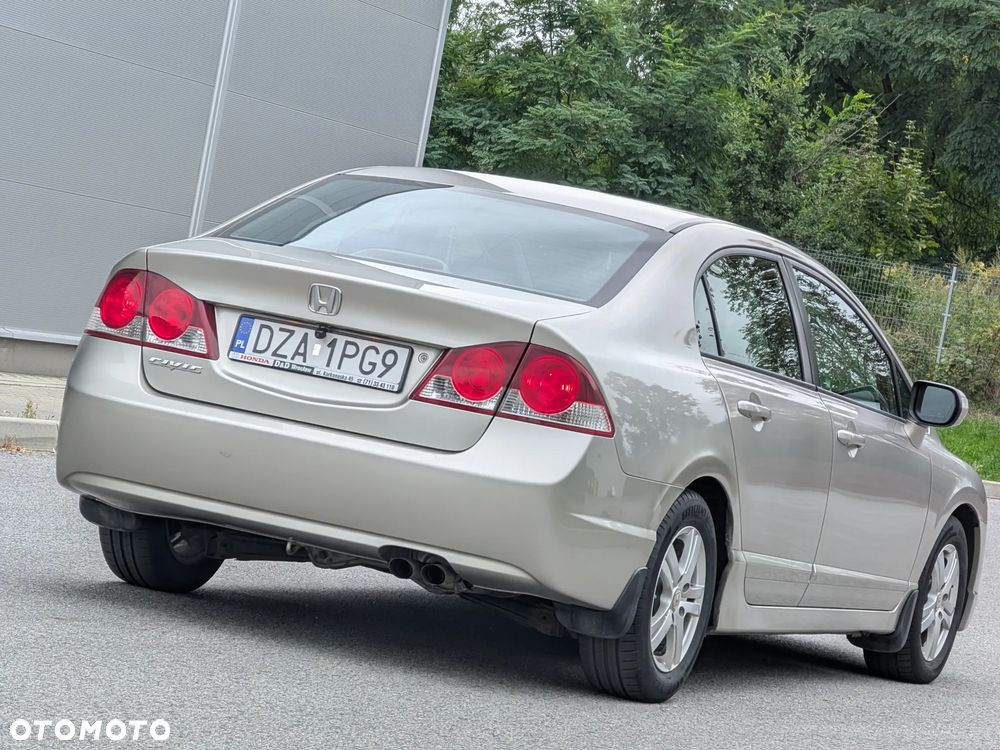 Honda Civic 1.8 Comfort - 8