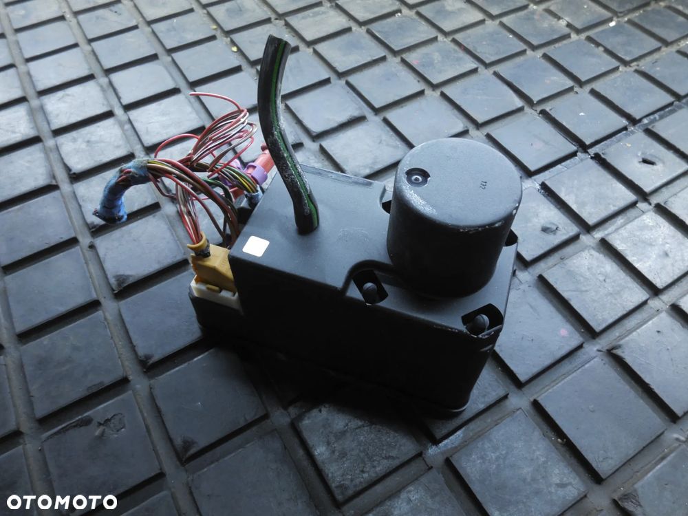 POMPKA CENTRALNEGO ZAMKA AUDI 80 A4 A6 4A0862257B + WTYCZKI INSTALACJA - 1
