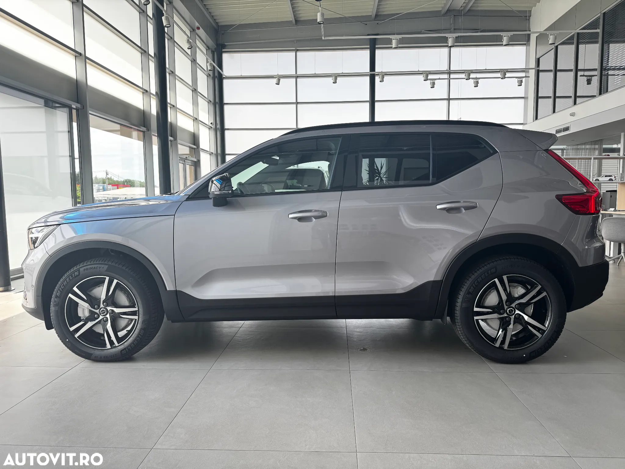 Volvo XC 40 B3 AT FWD MHEV Plus Dark - 8