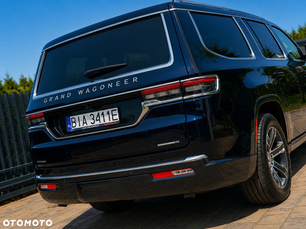 Jeep Grand Wagoneer - 15