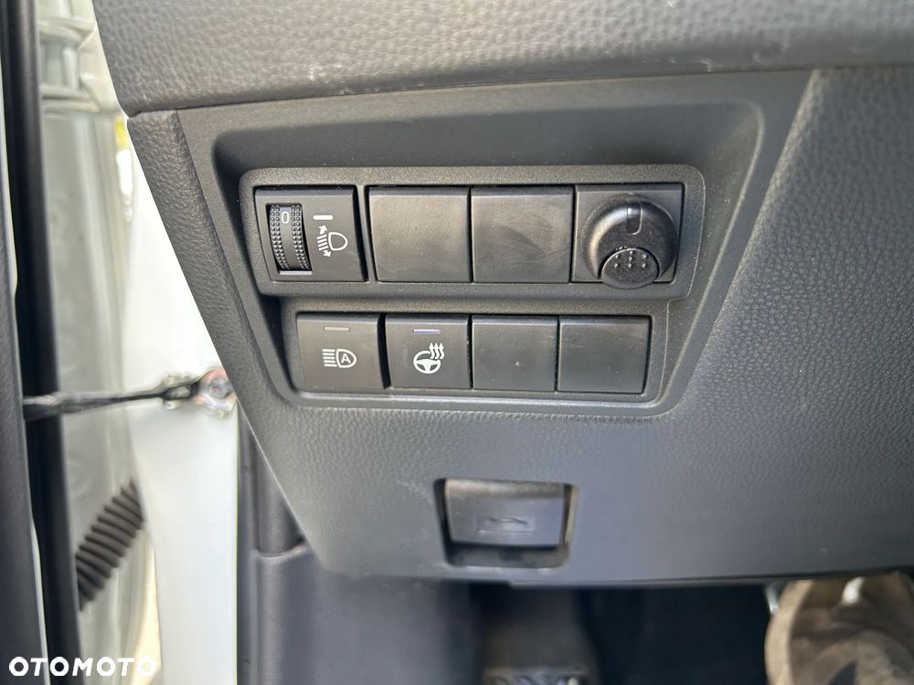 Toyota Yaris Hybrid 1.5 GR Sport - 32
