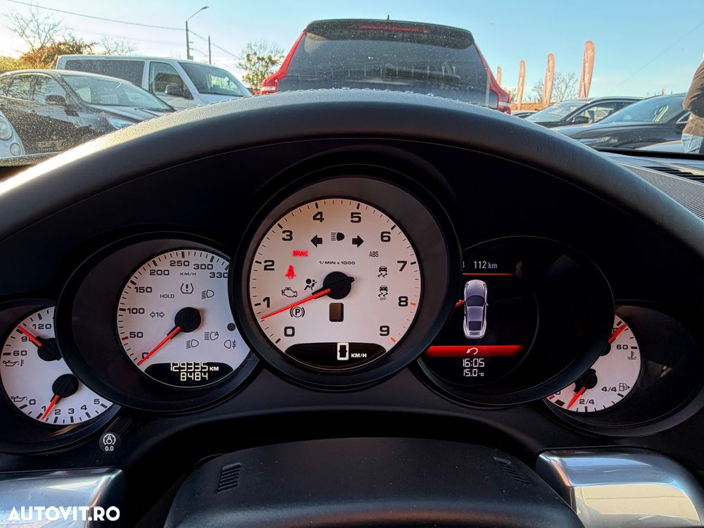 Porsche 911 Carrera 4 - 18