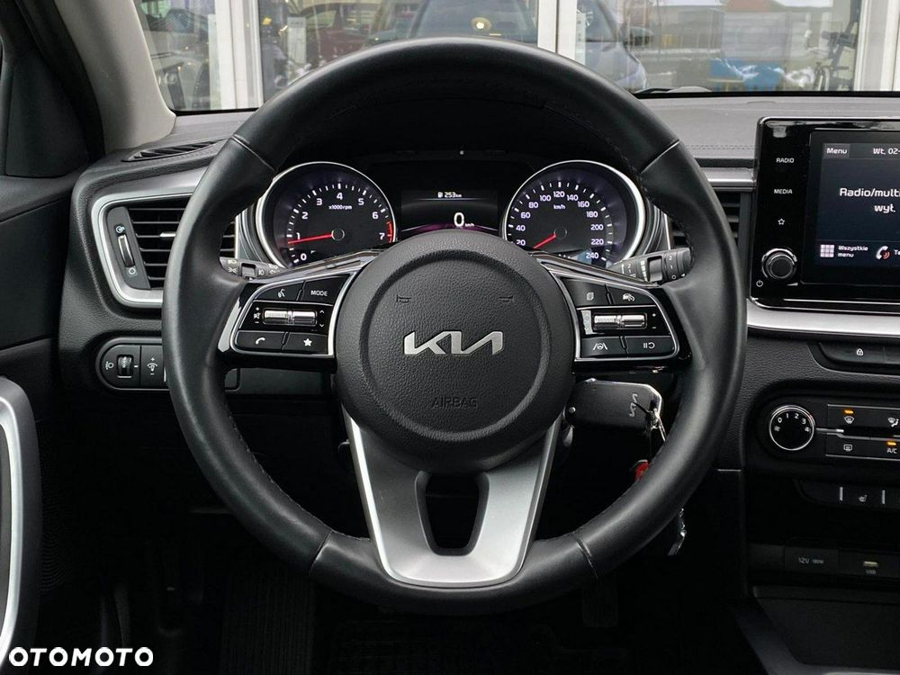 Kia Ceed - 10