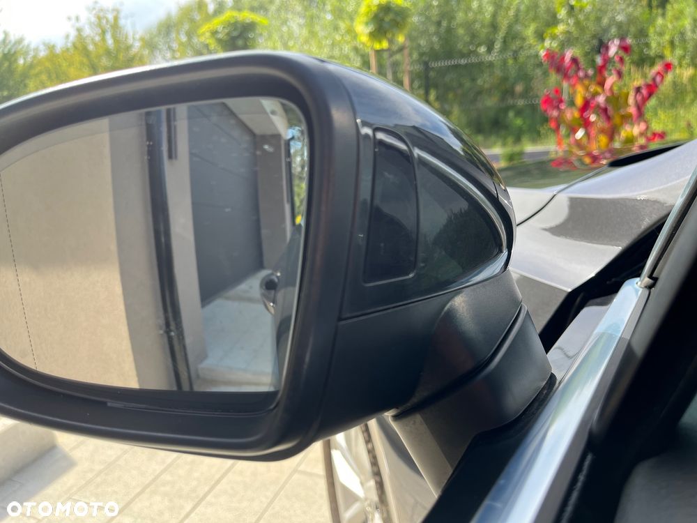 Volkswagen Passat 2.0 TDI Elegance DSG - 19