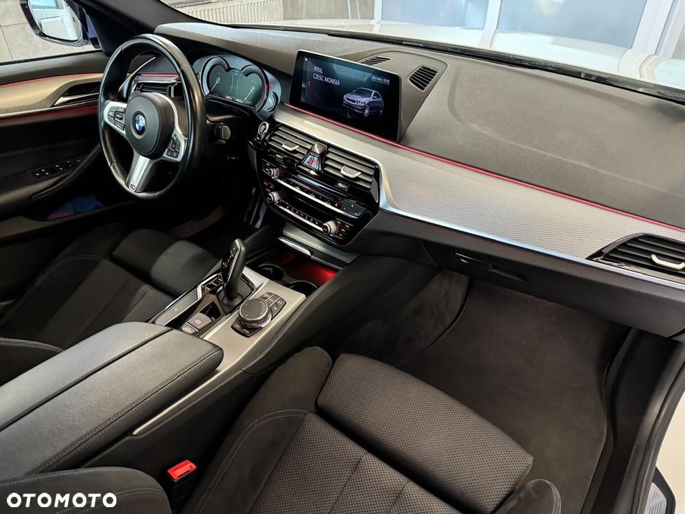 BMW Seria 5 518d M Sport - 8