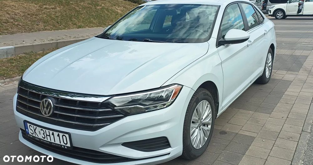 Volkswagen Jetta - 1