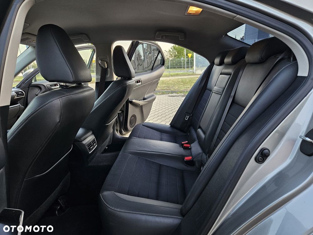 Lexus IS 300h Comfort - 21