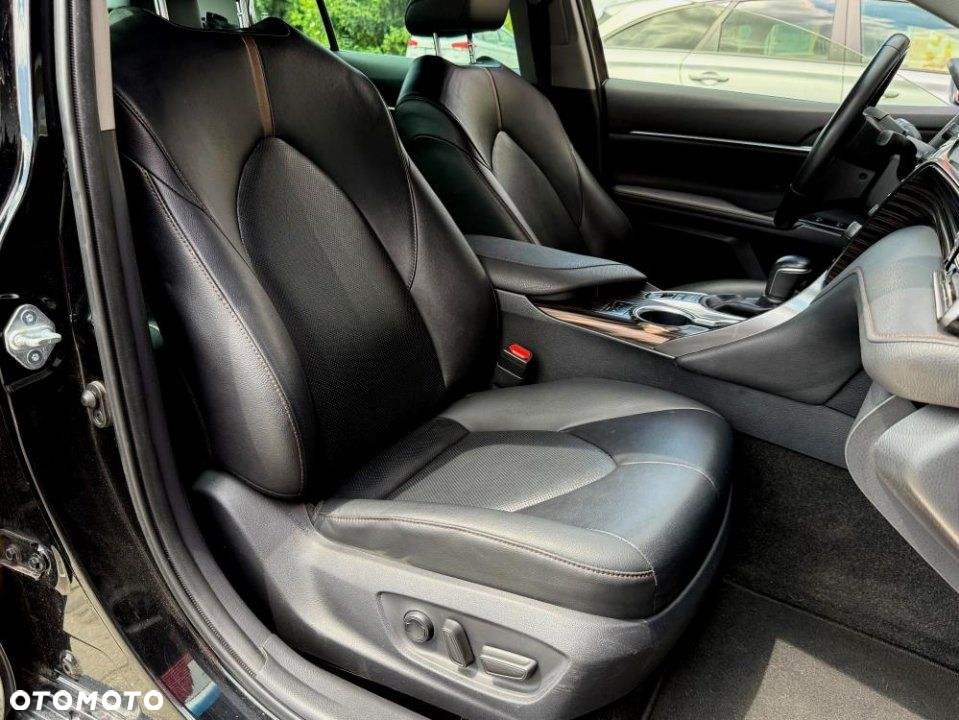 Toyota Camry - 30