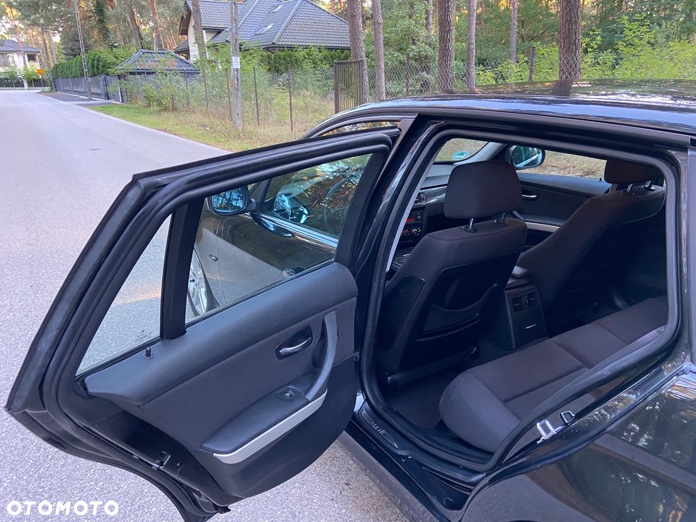 BMW Seria 3 318d DPF Edition Exclusive - 15