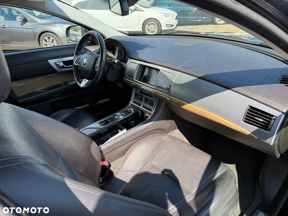 Jaguar XF 2.2 - 10