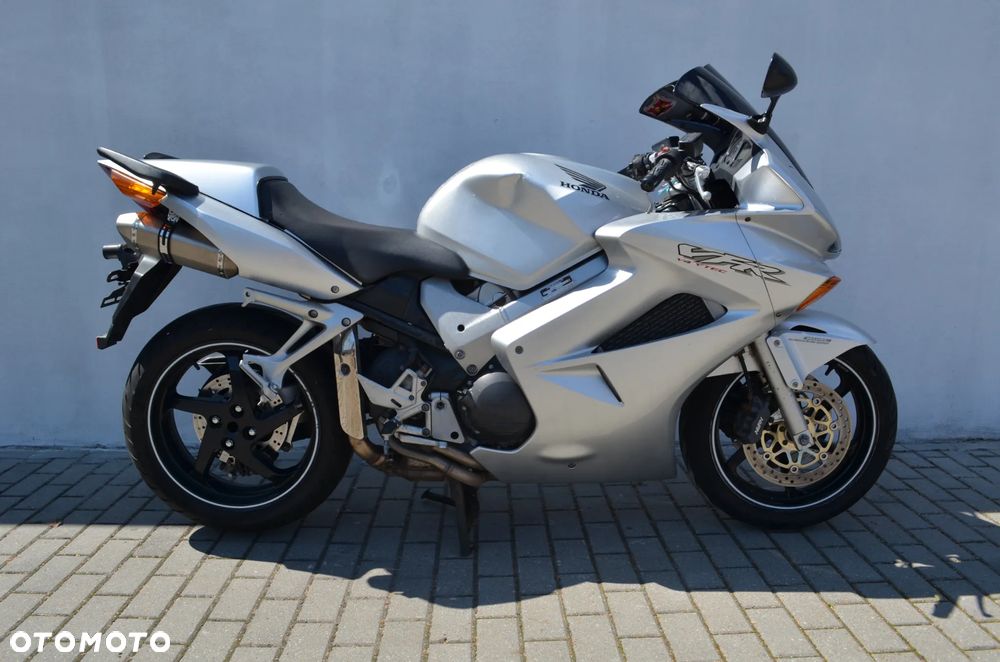 Honda VFR - 23