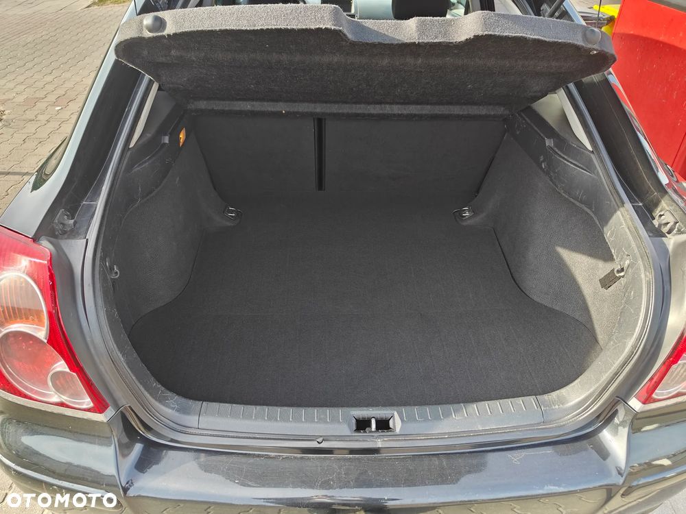 Toyota Avensis 2.0 D-4D Sol - 17