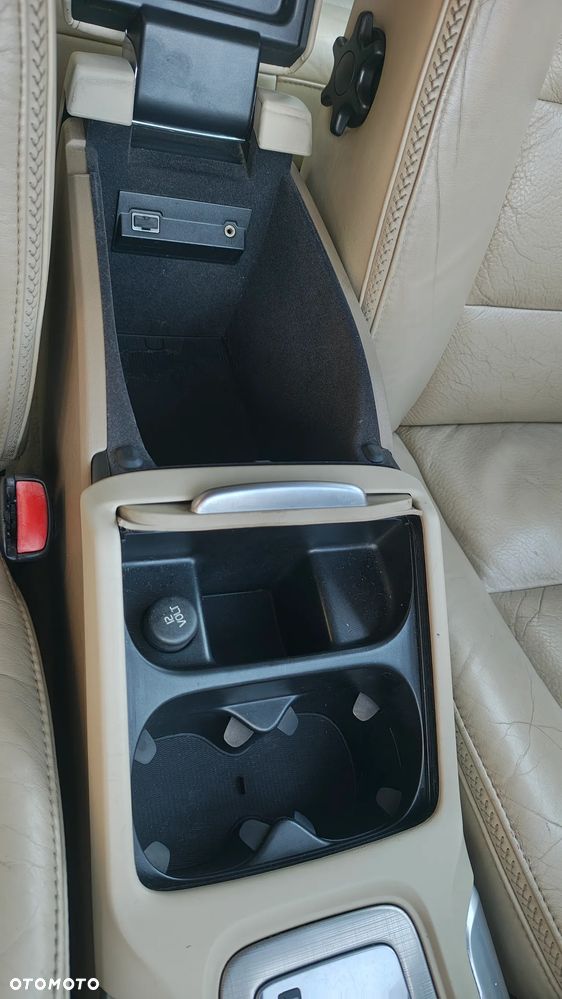 Volvo XC 70 - 23
