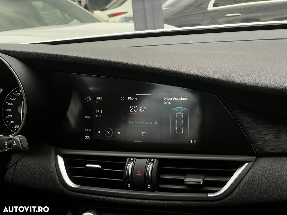 Alfa Romeo Giulia - 11